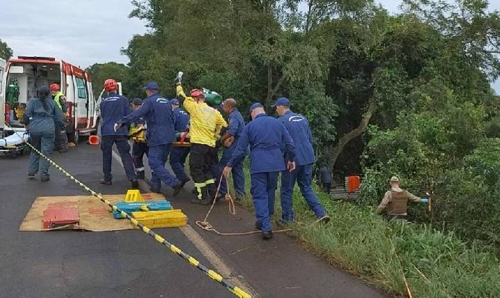 Saída de pista deixa feridos no Oeste de SC