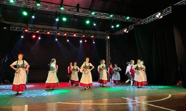 Seara e Lindóia brilham no Festival Escolar Dança Catarina