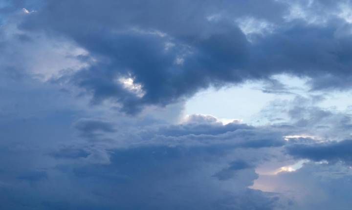 Semana será marcada por temperaturas amenas e chuvas passageiras em SC