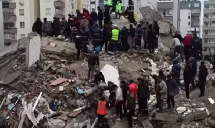 Sobe para 17 mil o número de mortos em terremoto na Turquia e na Síria