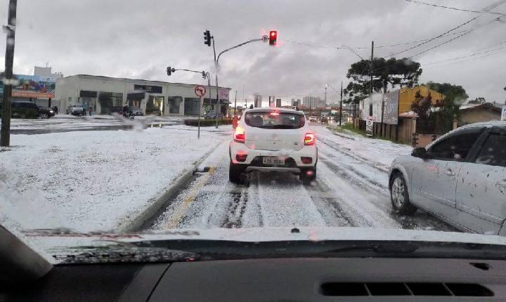 Temporal com granizo causa danos em diferentes bairros de Ponta Grossa