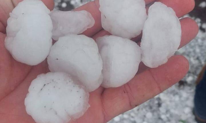 Temporal com granizo destelha quase 500 casas e deixa famílias desalojadas no Centro-Sul do Paraná