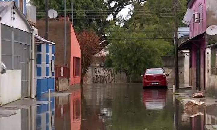 Temporal no RS: Porto Alegre tem alagamentos, impactos em trens e semáforos fora de operação