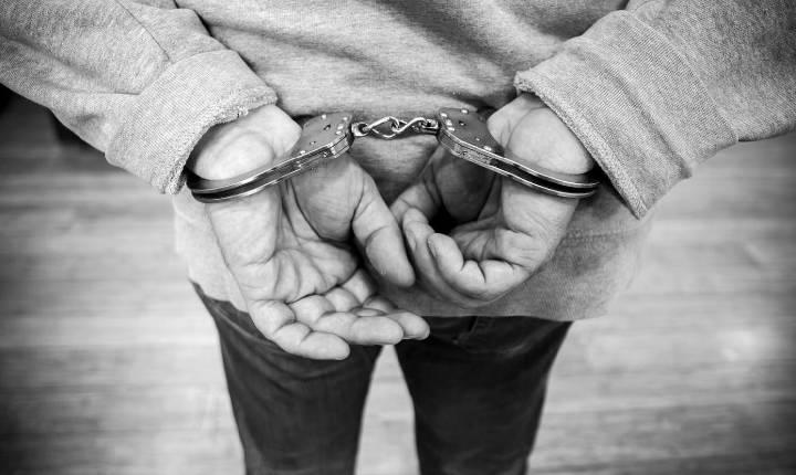 Tentativa de entrada no presídio com drogas termina em prisão de mulher em Chapecó