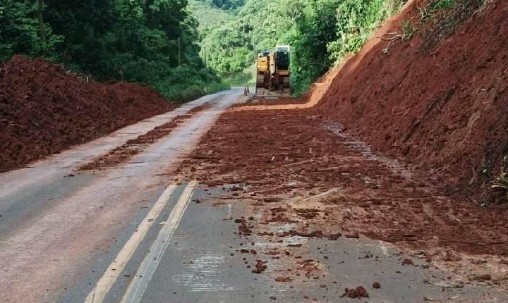 Trânsito na SC-155, entre Xanxerê e Xavantina, é totalmente liberado após deslizamento