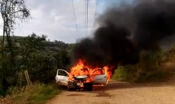 Vídeo: Incêndio destrói veículo no interior de Xavantina