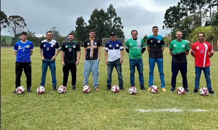 Xavantina realiza entrega de kits esportivos para comunidades do município