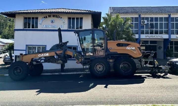 Xavantina recebe nova motoniveladora avaliada em mais de R$ 1 milhão