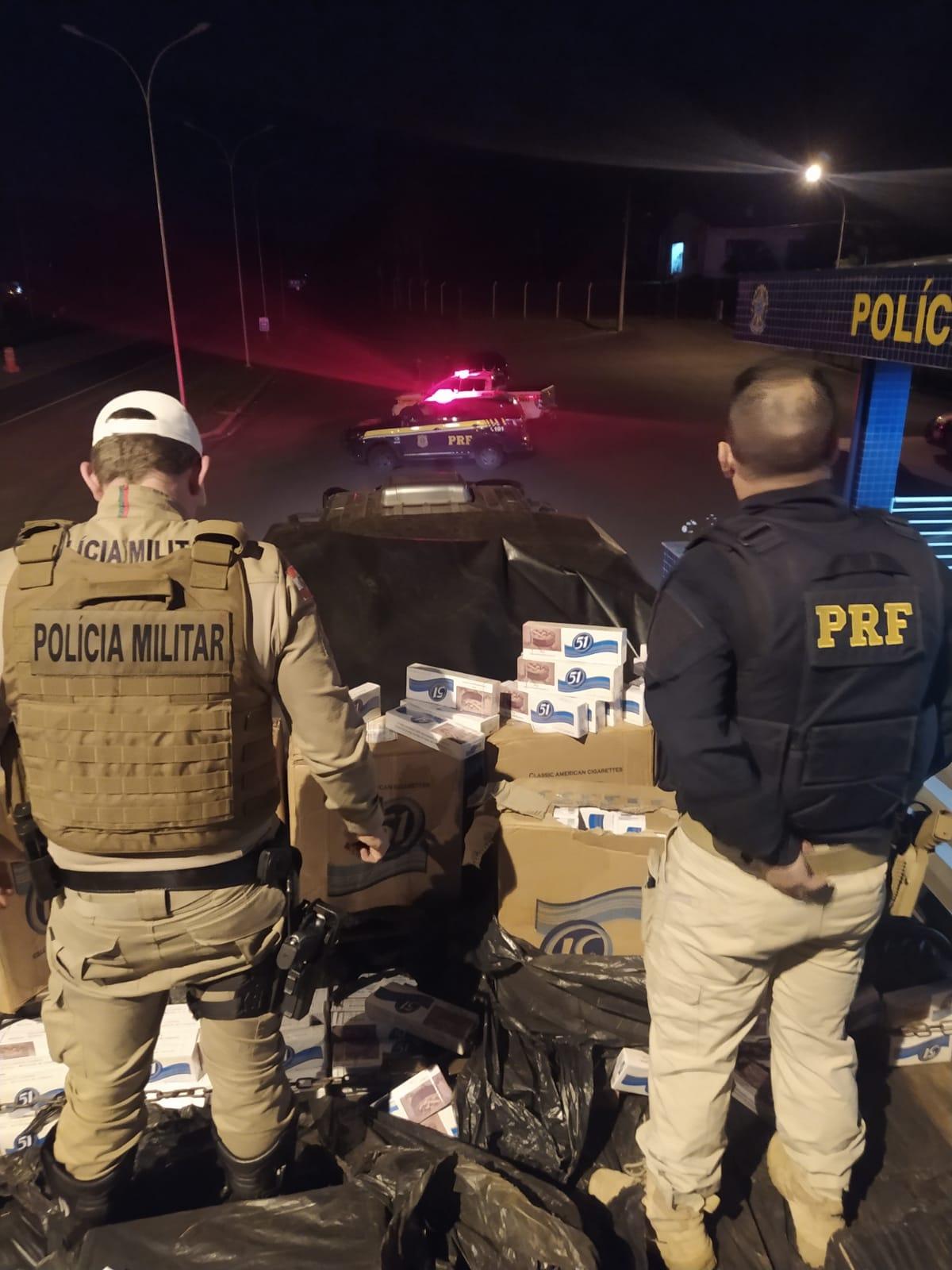Contrabando: forças de segurança apreendem caminhão com grande carga de cigarros do Paraguai