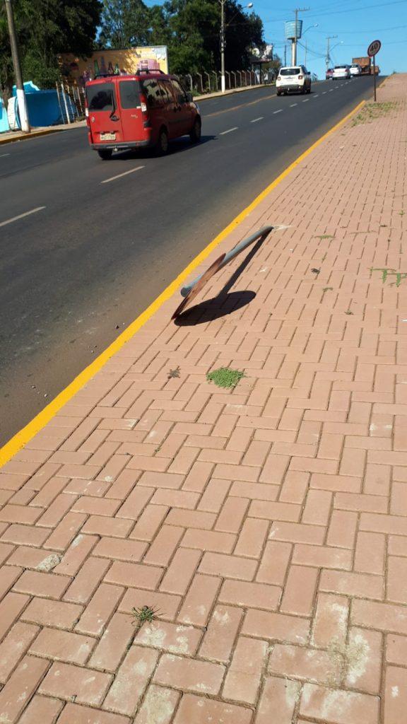 Vandalismo em placas de sinalização gera prejuízo de R$ 15 mil por mês em Chapecó