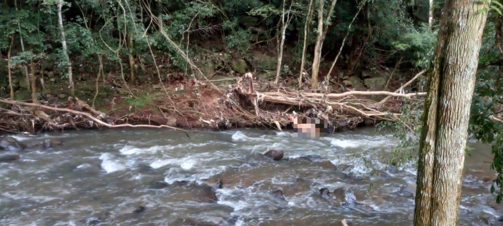 Corpo em avançado estado de decomposição é encontrado dentro de rio em Chapecó