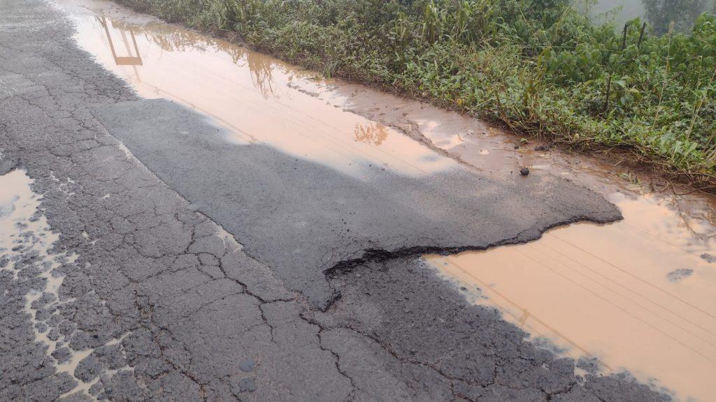 Vídeo: Buracos enormes surgem na SC 283 entre Seara e Chapecó