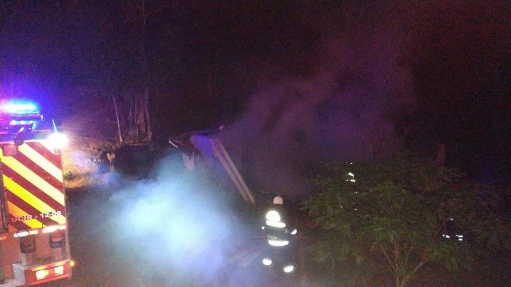 Casa fica destruída por incêndio no interior de Arabutã