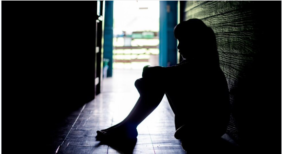 Justiça autoriza que menina impedida de abortar após estupro saia de abrigo e volte para casa