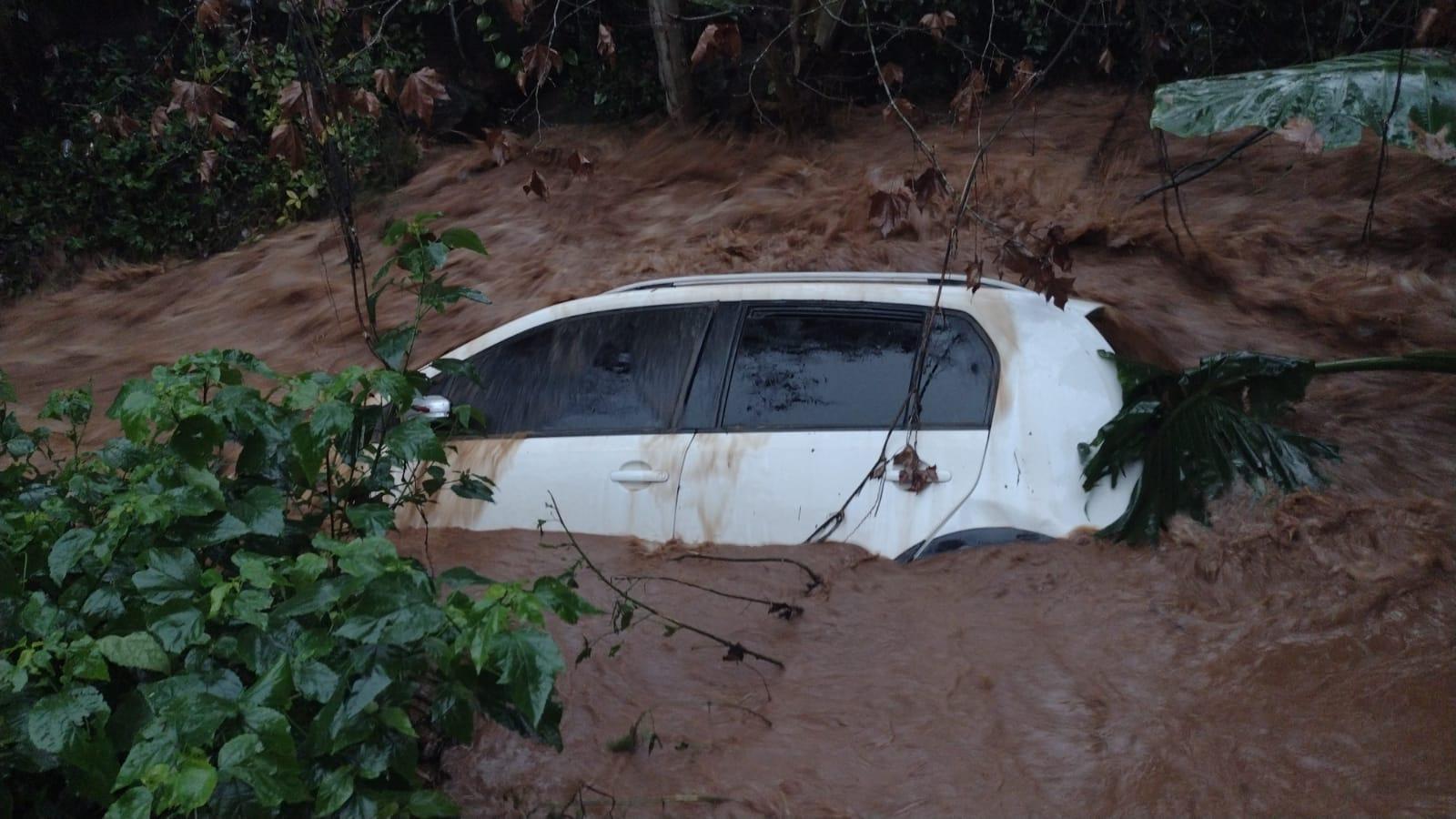 Veja as imagens dos problemas causados pelo mau tempo em Seara e região