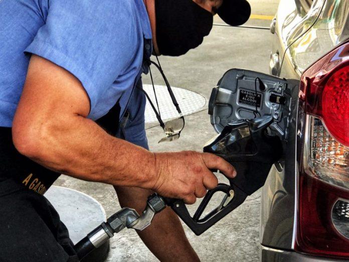 Petrobras anuncia redução de R$ 0,20 no preço da gasolina para distribuidoras