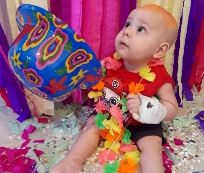 Diagnosticado com leucemia aos 3 meses de vida, bebê de SC vai receber medula de doador da Alemanha
