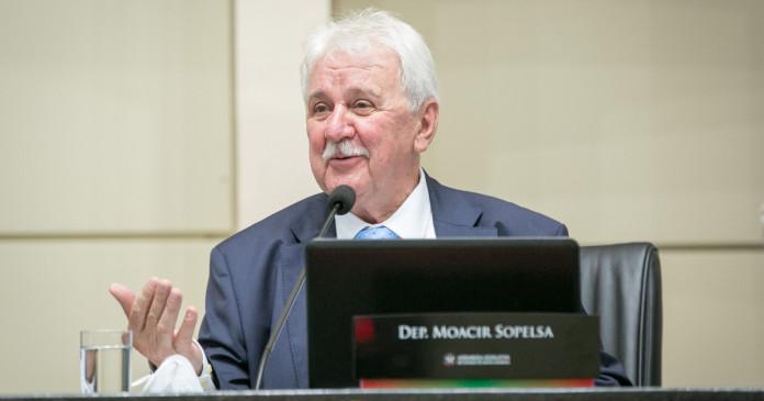 Moacir Sopelsa deve assumir o cargo de governador no sábado, dia 3, na capital
