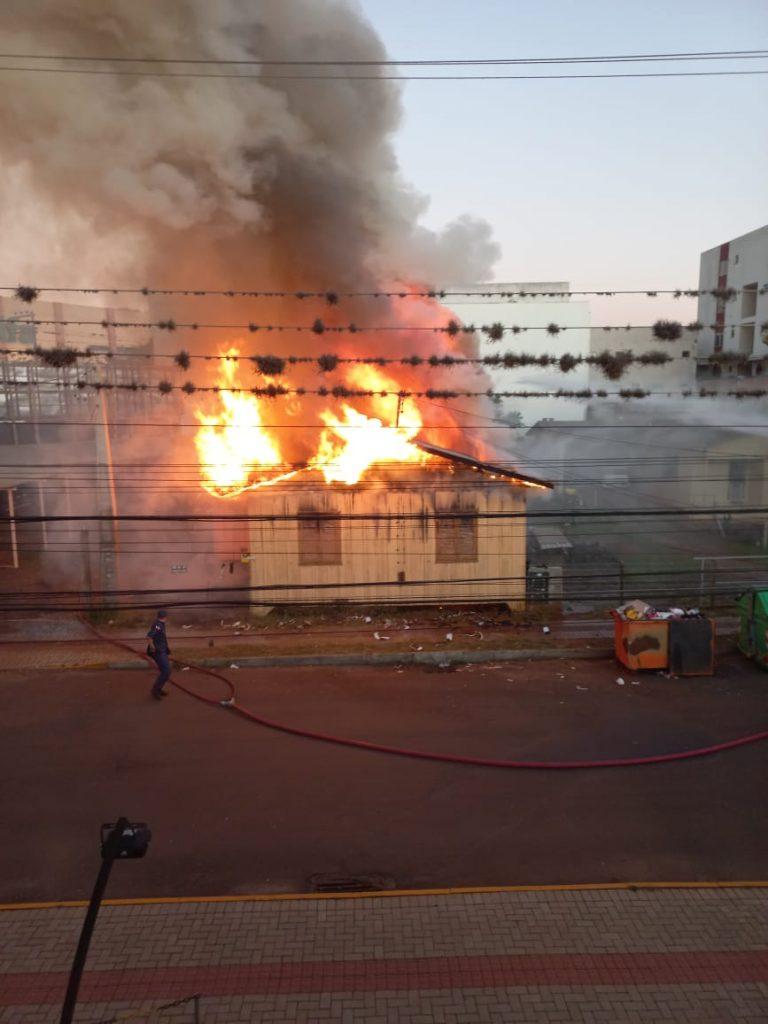 Polícia prende homem acusado de incêndio criminoso em Chapecó