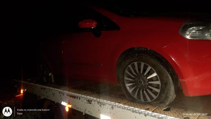 Três carros com pneus estourados entre Chapecó e Seara devido os buracos na rodovia