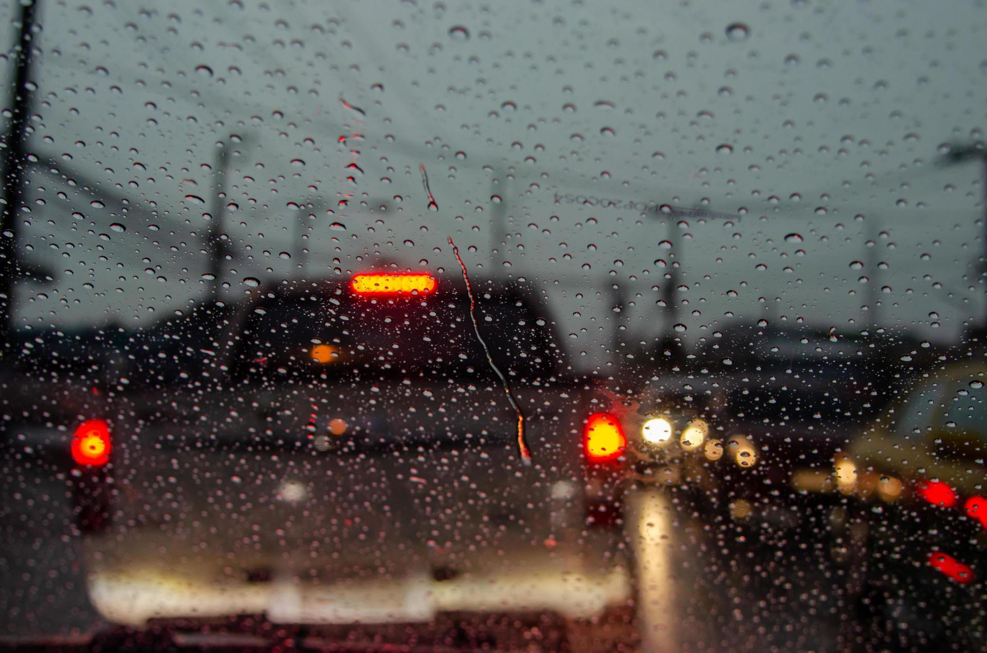 Frente fria traz chuva e chance de temporais em SC