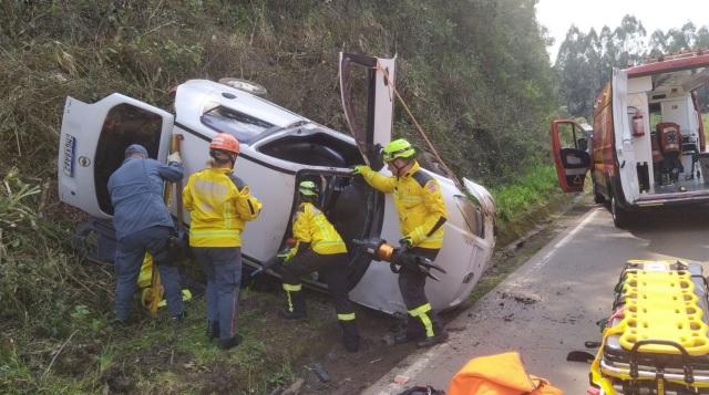 Mulher fica ferida após carro capotar entre Xavantina e Xanxerê