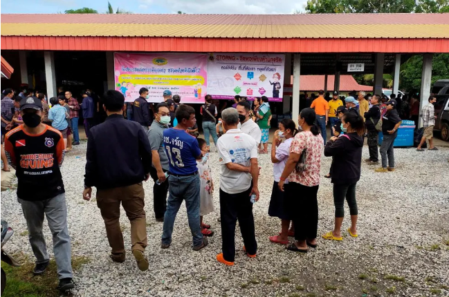 Ex-policial abre fogo em creche e mata 26 crianças e 12 adultos na Tailândia