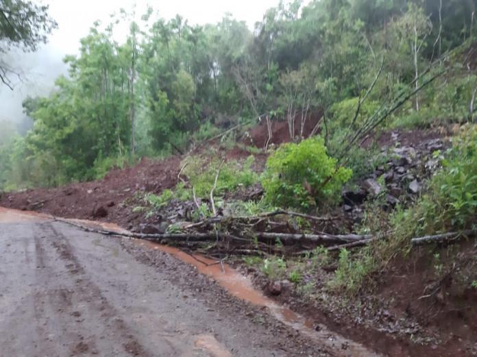 Quedas de barreiras causam transtornos na região de Seara (fotos)