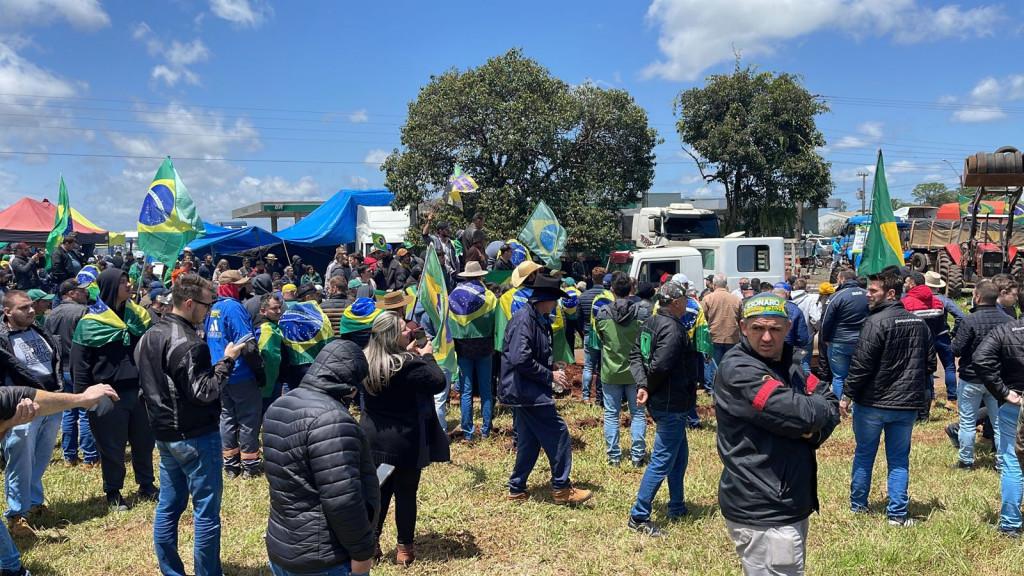 Cresce manifestação no trevo de Chapecó