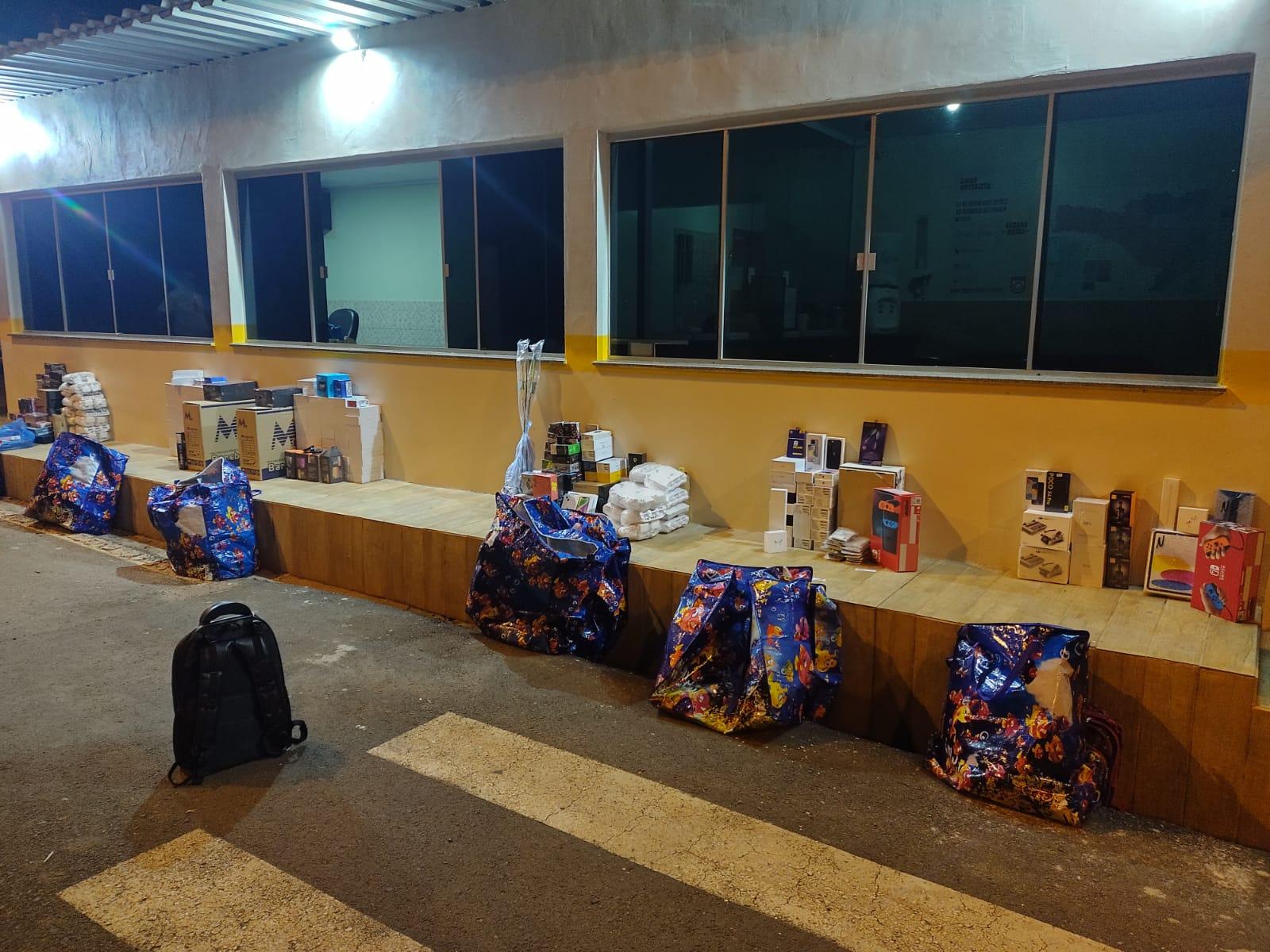 Ônibus que retornava do Paraguai é flagrado com produtos contrabandeados em Bom Jesus
