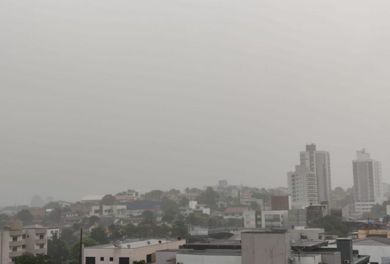 Chuva intensa, raios e rajadas de vento podem ser registrados no Oeste