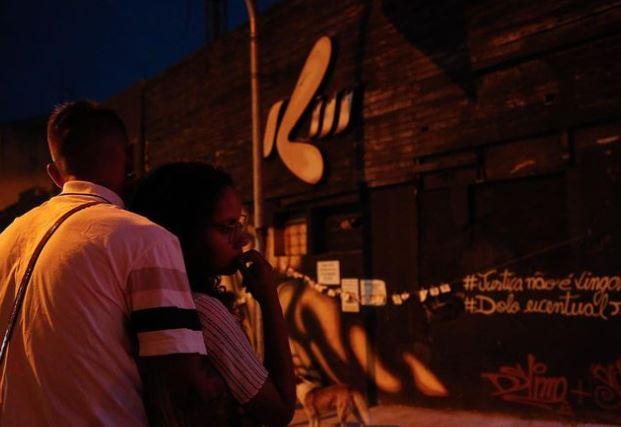 Dez anos da tragédia na Boate Kiss: Familiares das vítimas e sobreviventes realizam vigília