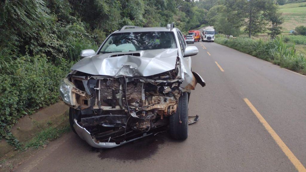 Dois veículos colidem na SC-155, entre Seara e Xavantina