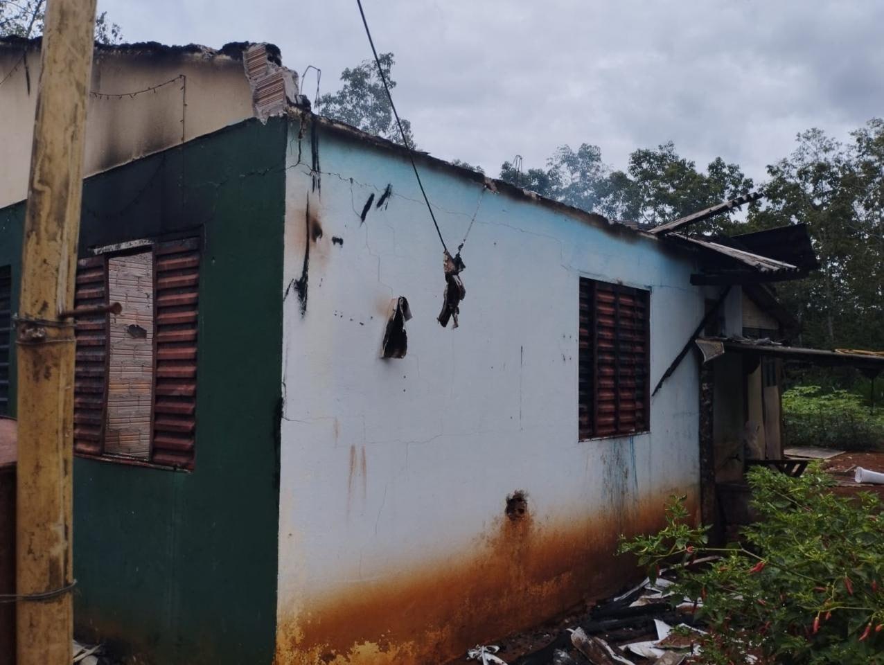 Homem tenta se matar após ameaçar ex-esposa e colocar fogo na casa dela em Chapecó