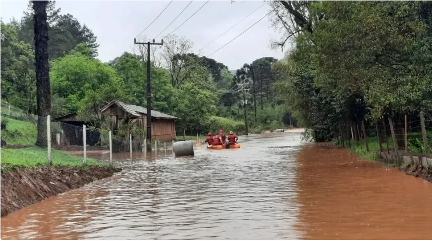 Situação em Santa Catarina é grave e continua chovendo, alerta Defesa Civil