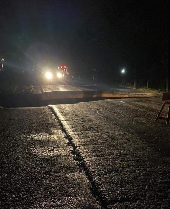 VÍDEO: Cratera se abre na BR-470 em SC após fortes chuvas