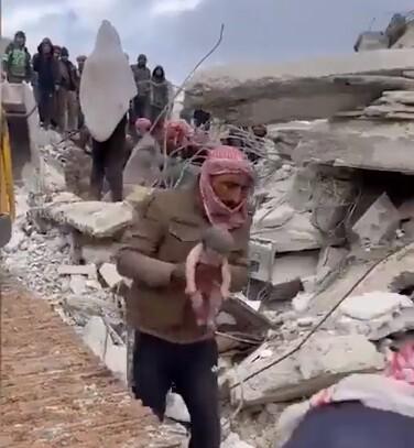 Bebê nasce no meio dos escombros do terremoto na Síria