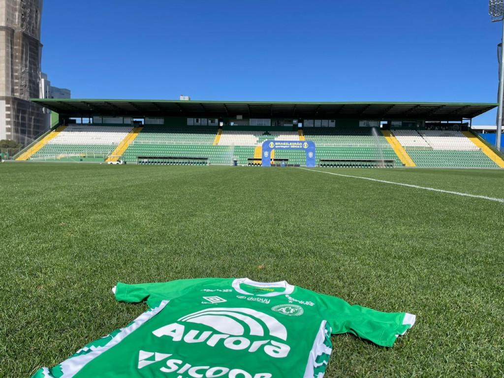 Chapecoense enfrenta o Camboriú na Arena Condá