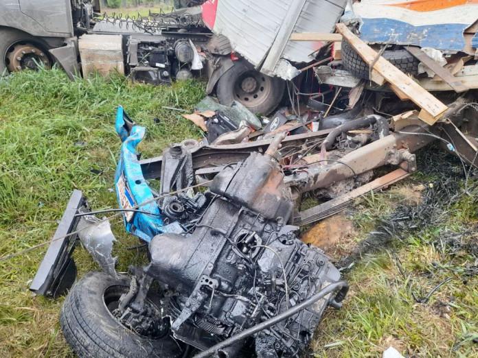 Duas mortes em colisão entre carreta e caminhão na BR-116 em Santa Cecília