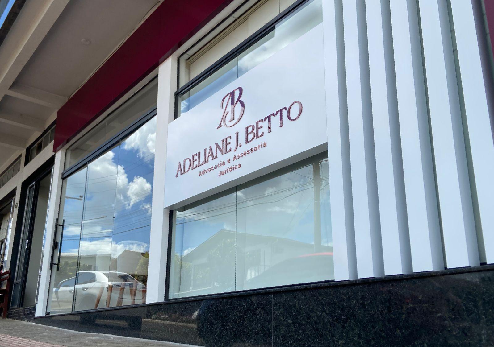 Escritório de advocacia Adeliane J. Betto reinaugura em novo endereço