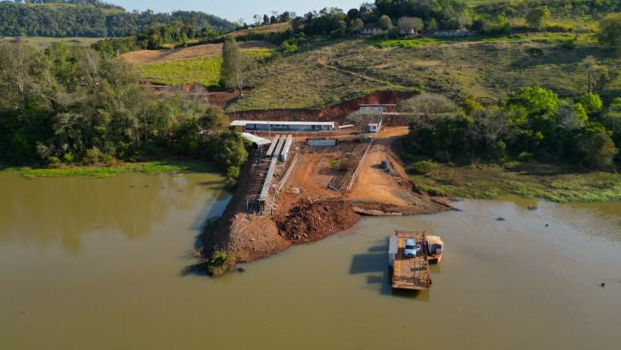 Prefeitura de Alto Bela Vista terá de ativar a balsa por paralisação da obra da ponte