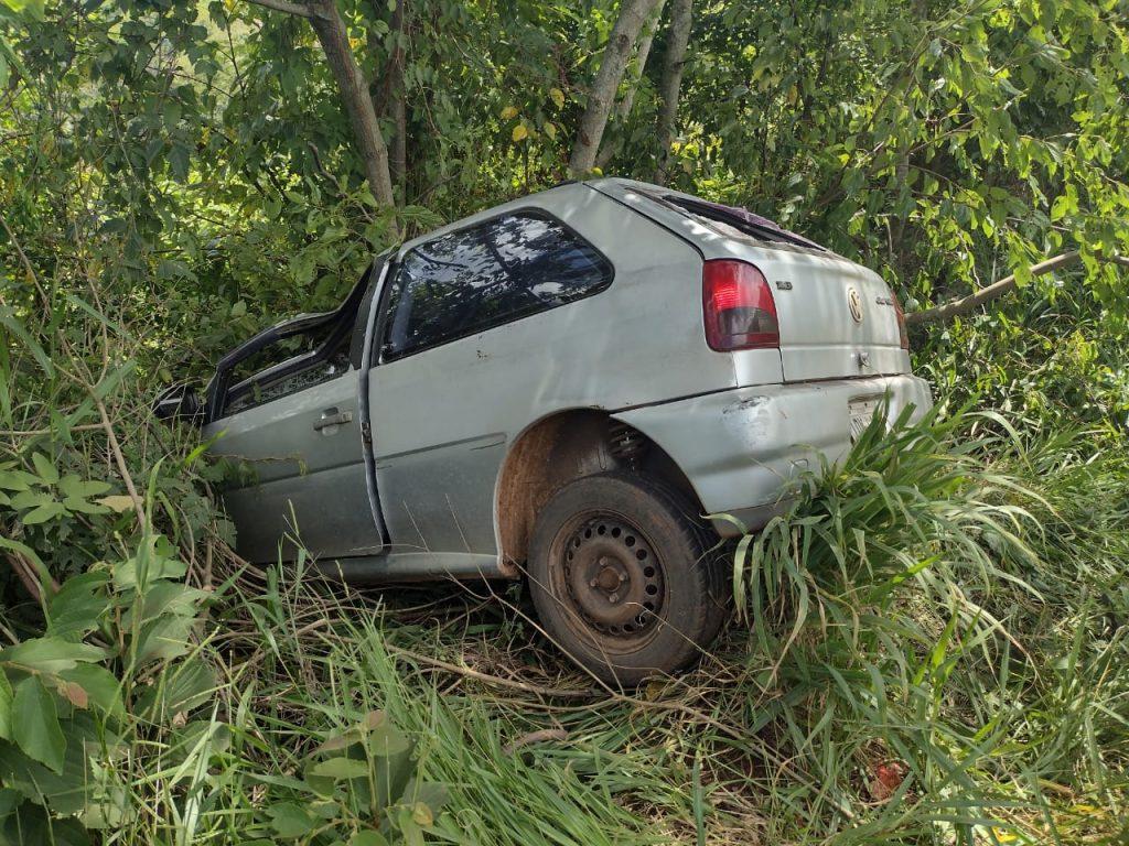 Saída de pista na SC-283 em Seara deixa dois feridos