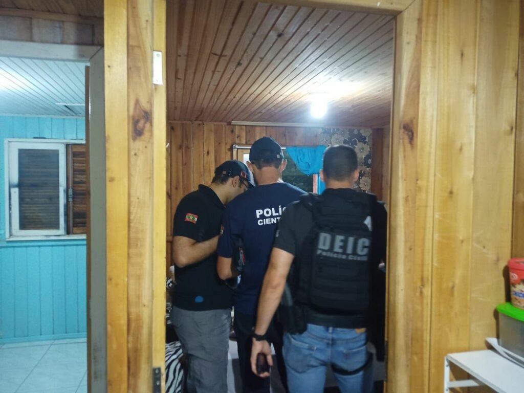 VÍDEO: Homem é preso por armazenar pornografia infantil em SC