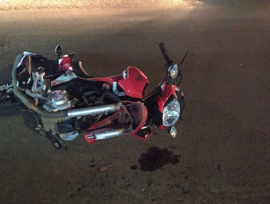 Motociclista tem graves ferimentos após acidente em Itapiranga