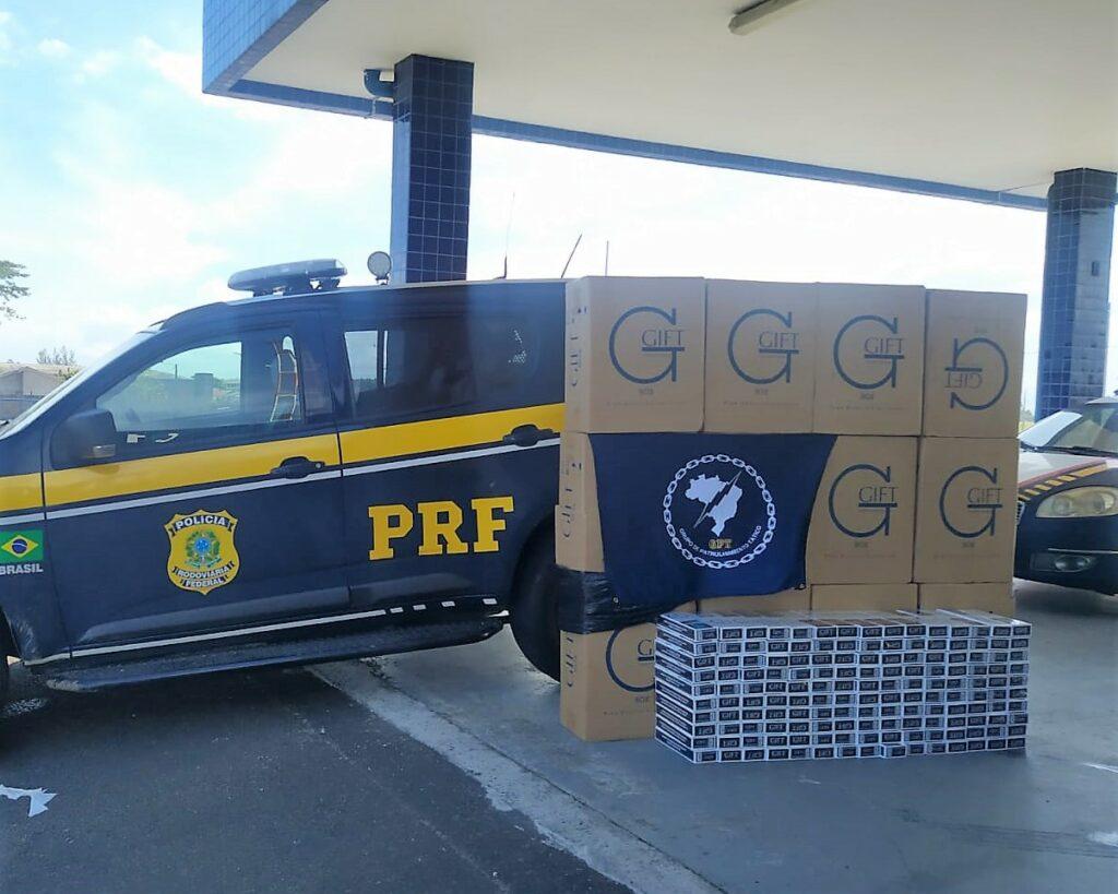 Motorista sem habilitação é preso com cigarros contrabandeados em SC