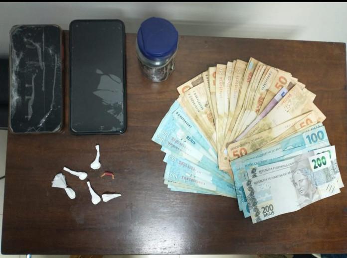 Polícia Civil apreende cocaína e mais de 5 mil reais na região