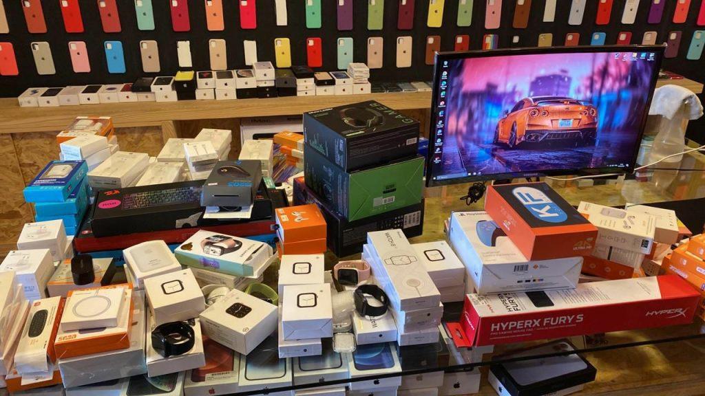 Polícia e Receita recolhem vários eletrônicos sem NF em Chapecó