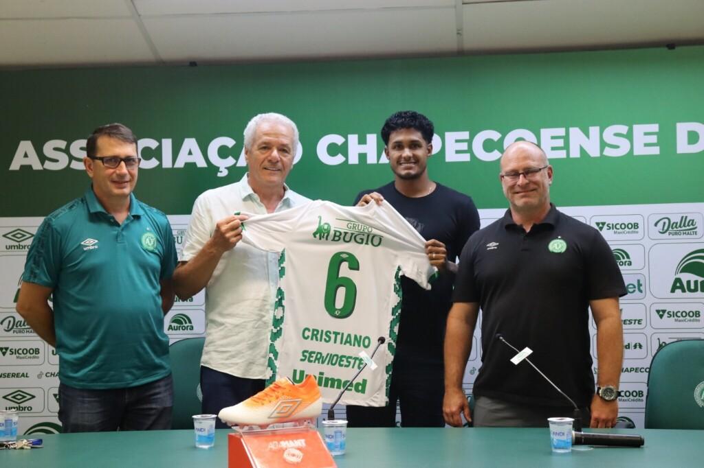 VÍDEO: Novo jogador da Chapecoense é apresentado