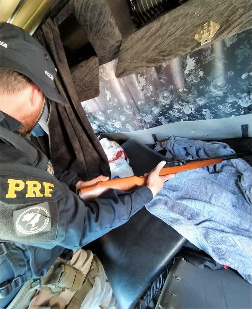 Carabina e 53 munições são apreendidas na BR-158 no Oeste de SC
