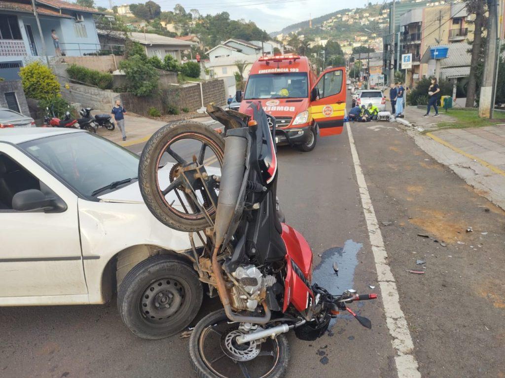 Motociclista fica ferido em acidente na Rua do Comércio, em Seara